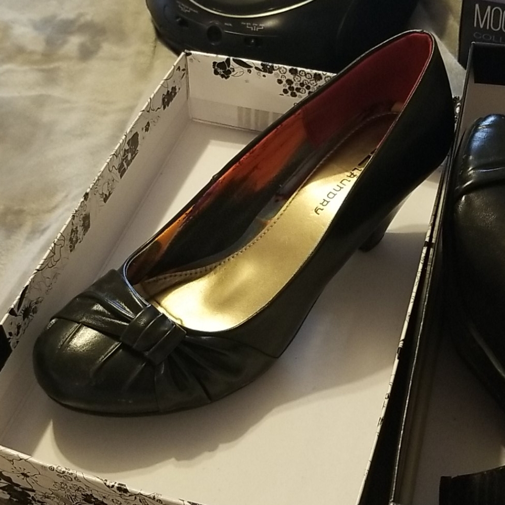 CL by Laundry 8.5 Sonnet Heels